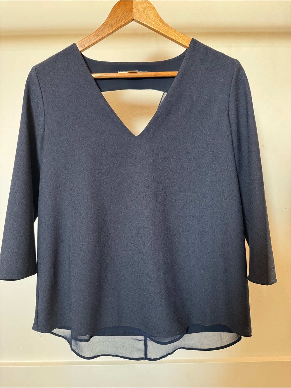 Women's Navy V-Neck 3/4 Sleeve Elegant Top